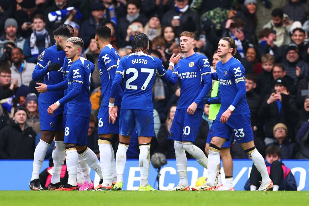 埃梅里：主场战胜阿森纳真的很开心，英超是本赛季首要目标（埃梅里：主场击败阿森纳令人欣喜，本赛季首要任务锁定英超）