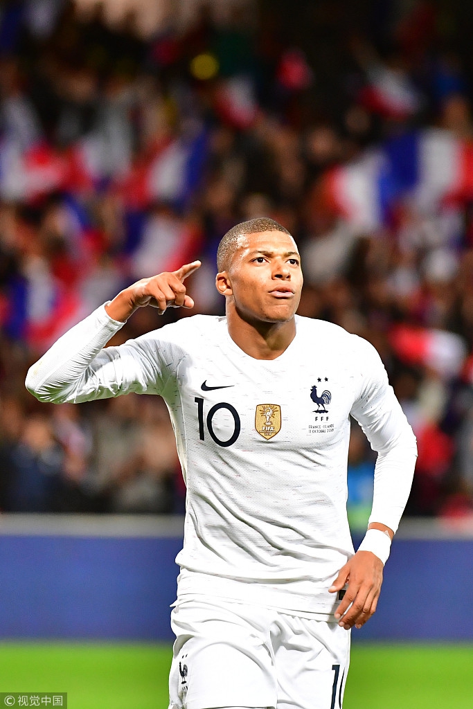 美因茨主帅：战胜拜仁并不是没可能，球队要保持积极心态面对（美因茨主帅：击败拜仁并非不可能，全队需以积极心态迎战）