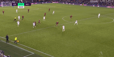 费兰-托雷斯帽子戏法领衔，巴尔吉首球惊艳：巴萨三将书写拉卡图哈尔之夜（费兰·托雷斯戴帽领衔，巴尔吉处子球惊艳，巴萨三将共谱拉卡图哈尔之夜）