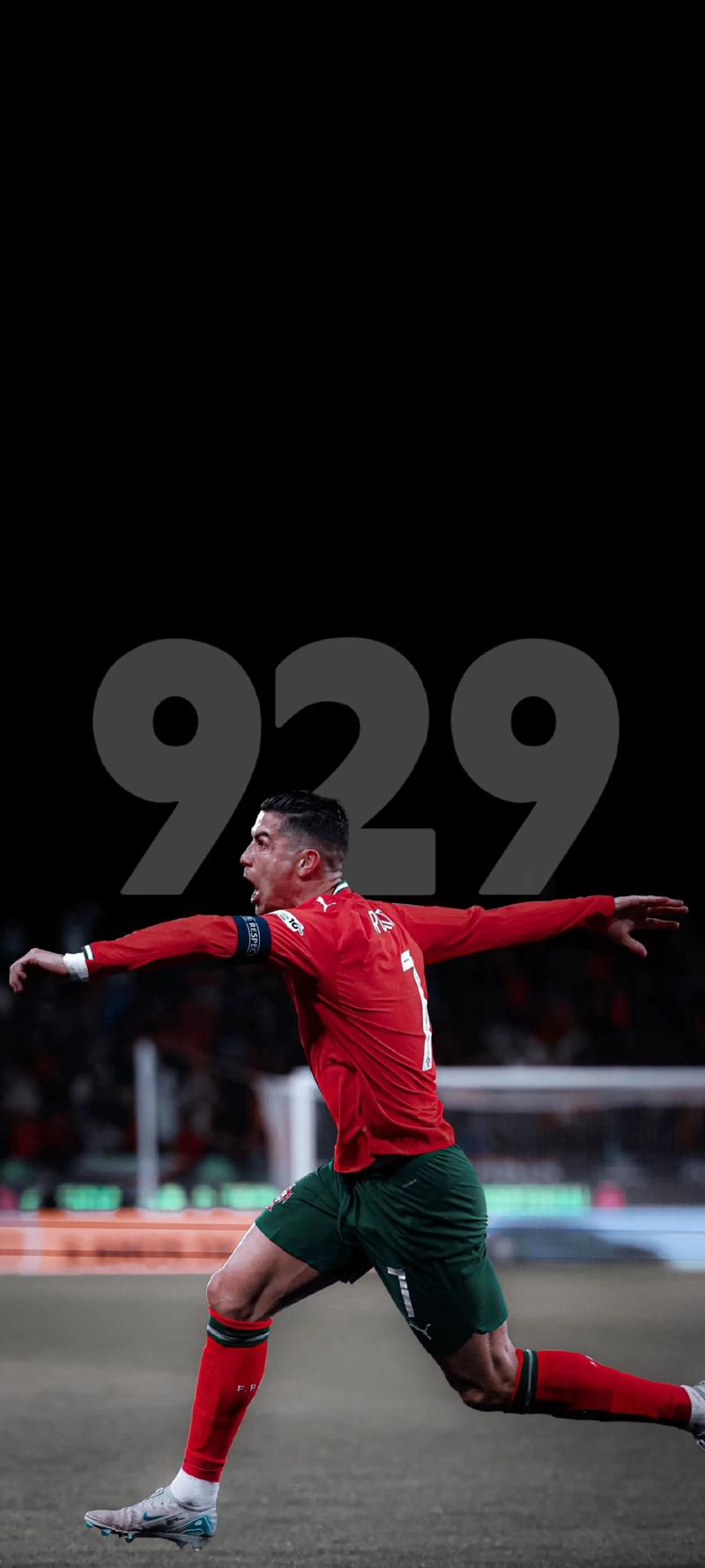 英媒：拜仁有意费耶诺德右后卫里德，但将面临英超俱乐部竞争（英媒：拜仁看中费耶诺德右后卫里德，恐遭多家英超球队竞购）