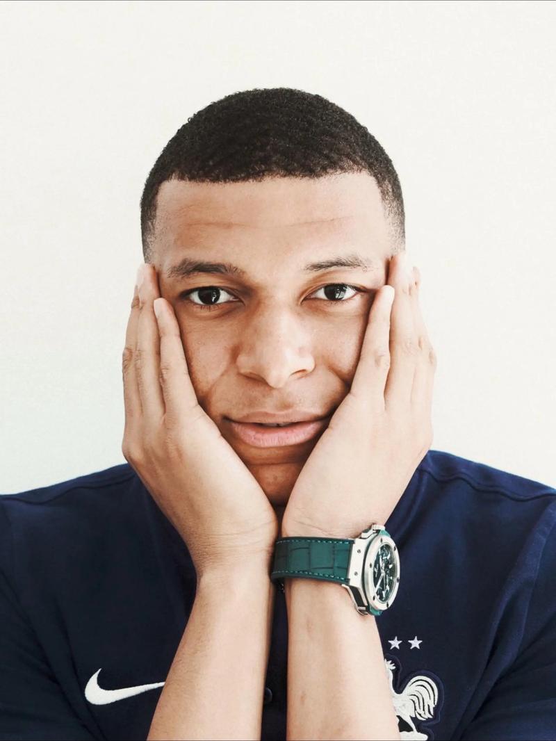 不退役！大威46岁高龄出战巡回赛（46岁大威继续征战巡回赛）