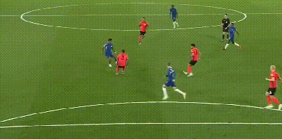 脚步不够快！首发的杨瀚森侧移被吹阻挡 4分钟不到累积2犯被换下（脚步慢半拍！首发杨瀚森侧移遭判阻挡，开场不到4分钟累积两犯被换下）