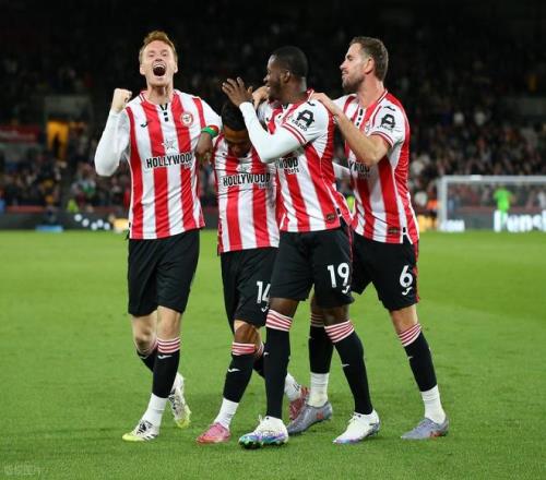 法尔克：拜仁正在为佩雷茨找寻新的外租球队，南安普顿有意（法尔克：拜仁正为佩雷茨物色新租借去处，南安普顿有意）