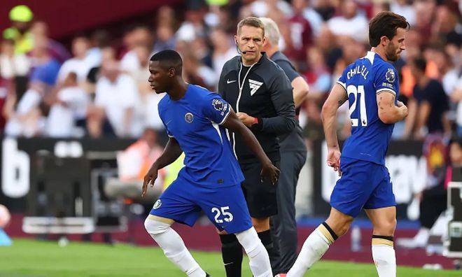 亨利：皇马半年就想换掉阿隆索太荒诞了，在那只会执教还不够（亨利：皇马仅半年就要换阿隆索太离谱，那里光会执教远远不够）