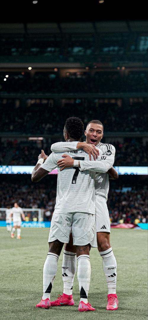 德转盘点本赛季最令人失望球队：佛罗伦萨、森林、纽卡上榜（德转评选赛季失意球队：佛罗伦萨、森林、纽卡在列）